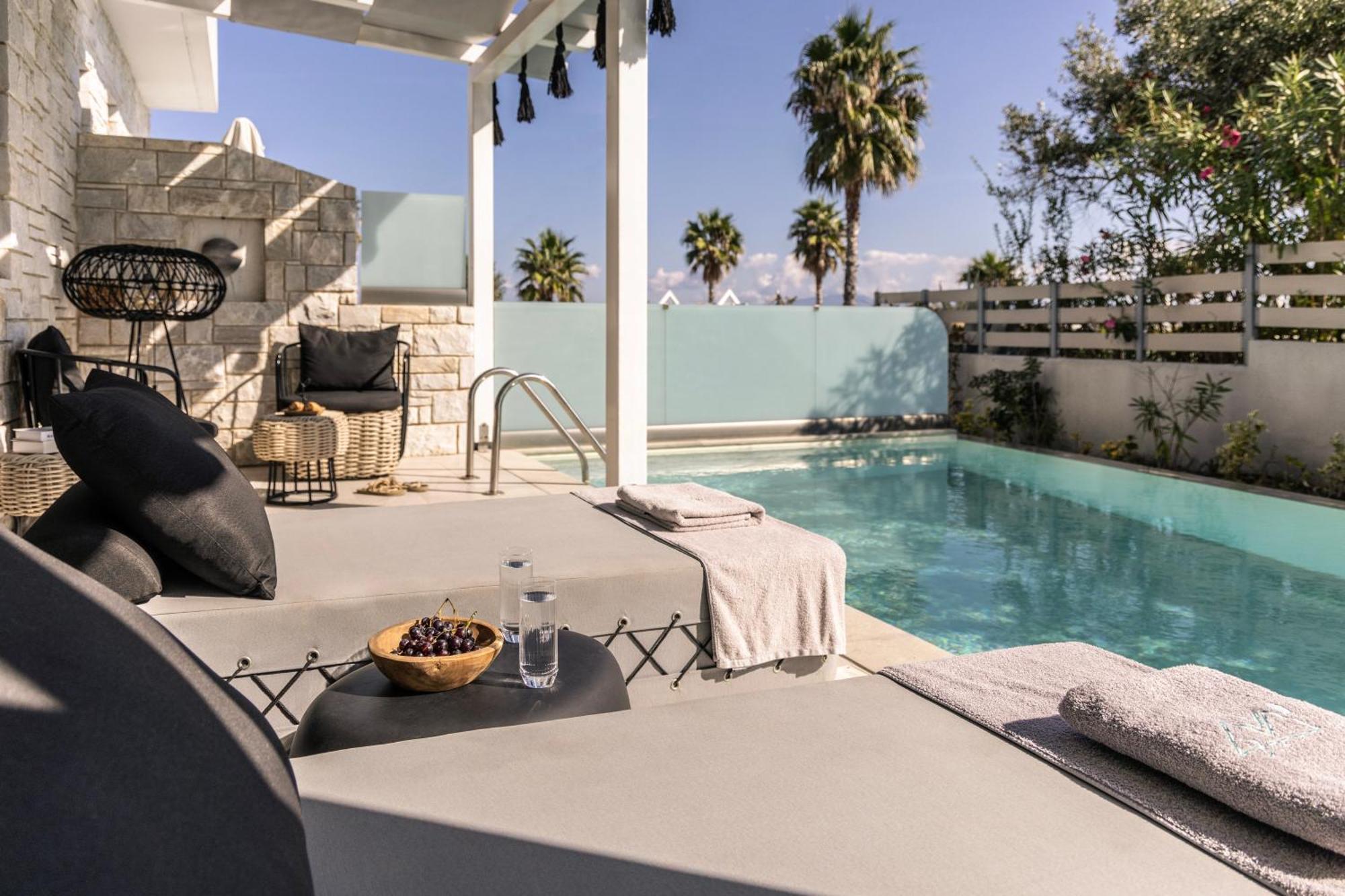 Blue Carpet Luxury Suites Pefkochori Exterior foto