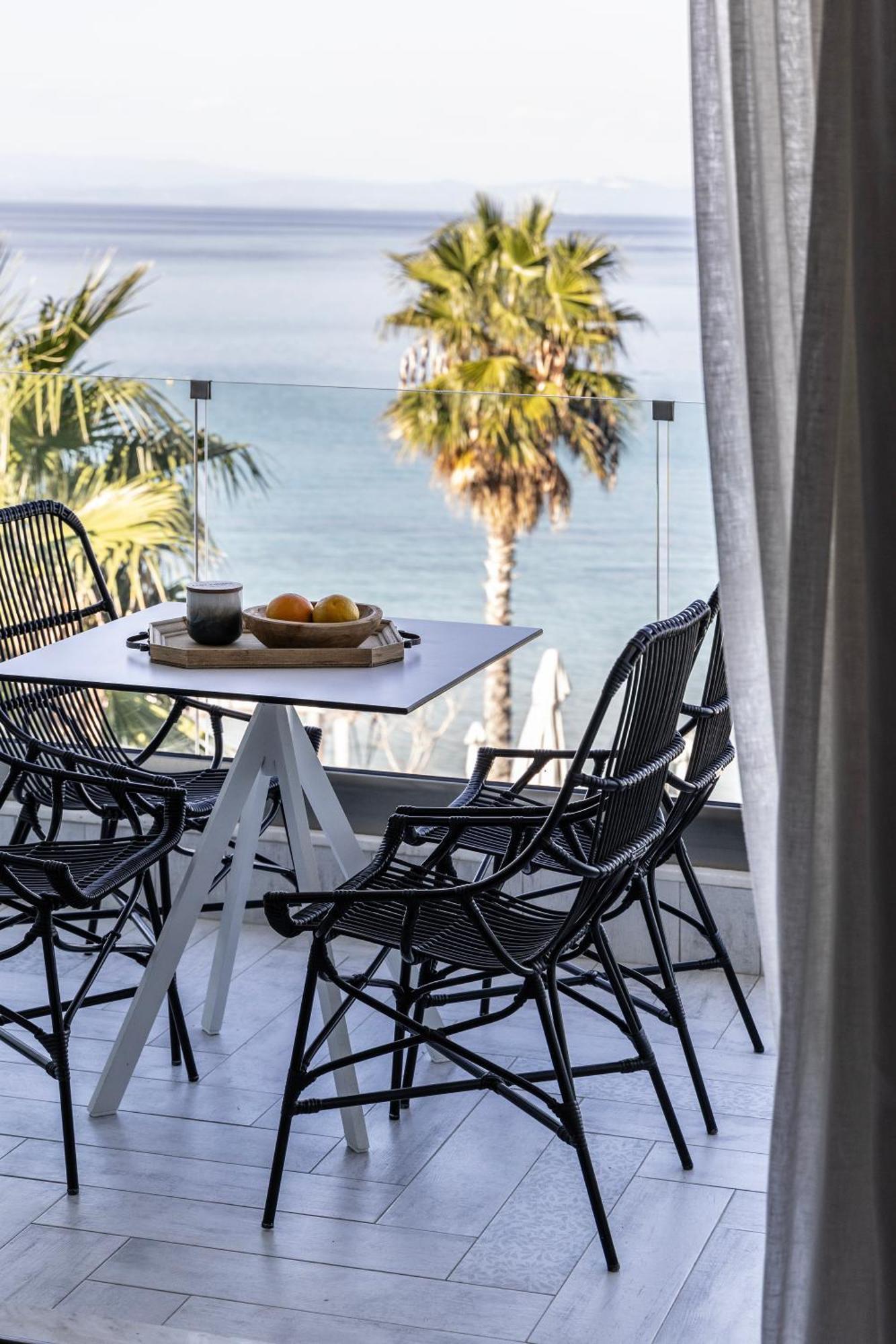 Blue Carpet Luxury Suites Pefkochori Exterior foto